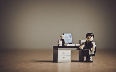 Sobre personas que publican libros y aquellas que los escriben